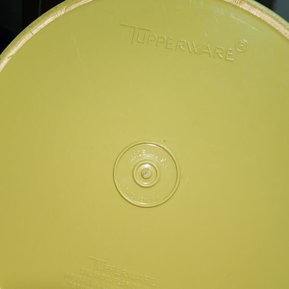 VINTAGE TUPPERWARE 2 SET SERVALIER CANISTER SET YELLOW STARBURST - Picture 4 of 9